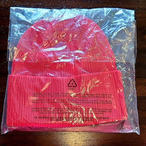 Fiorucci ANGELS BEANIE hat red New - Picture 9 of 14